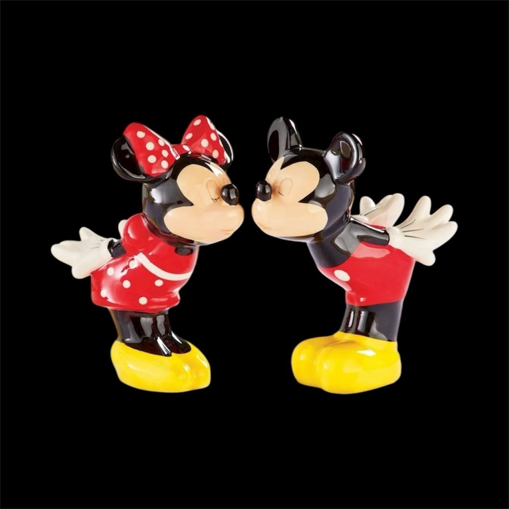 Disney Mickey & Minnie Mouse Kissing Salt & Pepper Shaker Set Ceramic